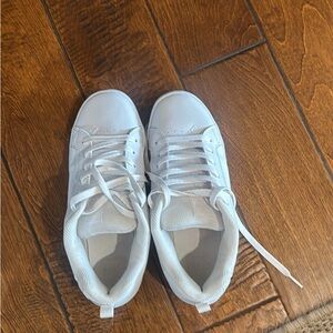 DC COURT  GRAFFIK Women's White Sneakers